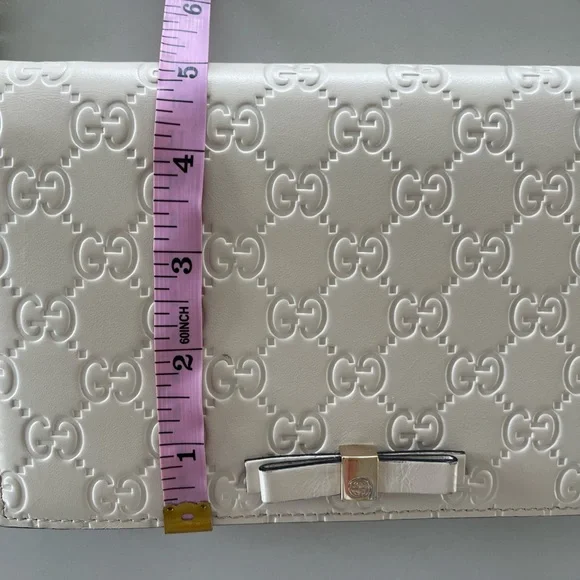 Gucci Signature White Guccissima Bow Wallet on Chain WOC Shoulder Crossbody Bag